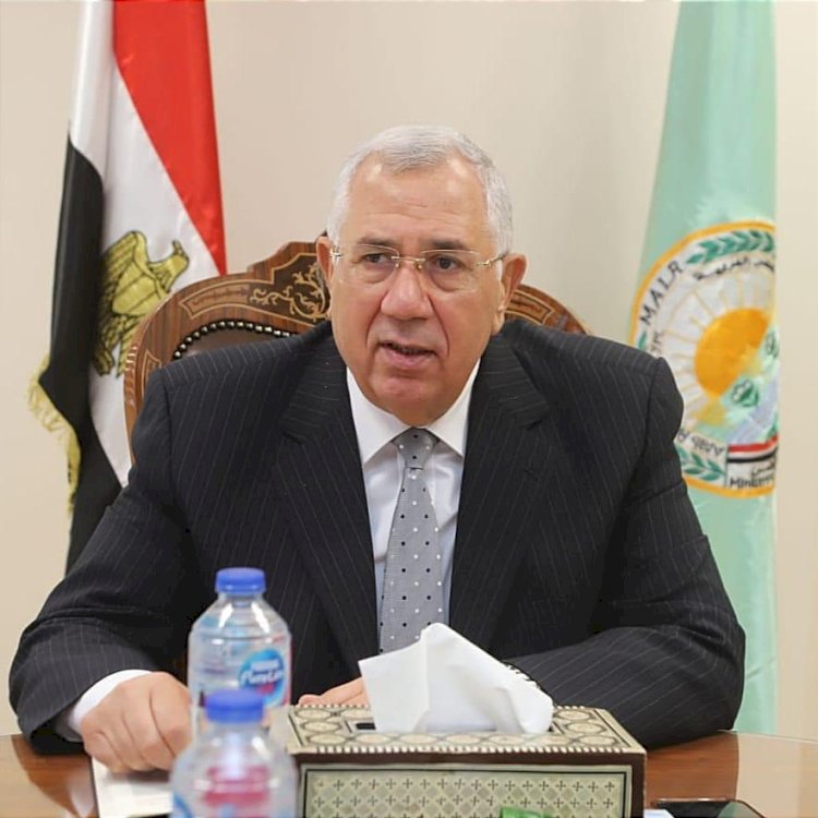 القصير يتابع زراعات القمح والمساحات المنزرعة