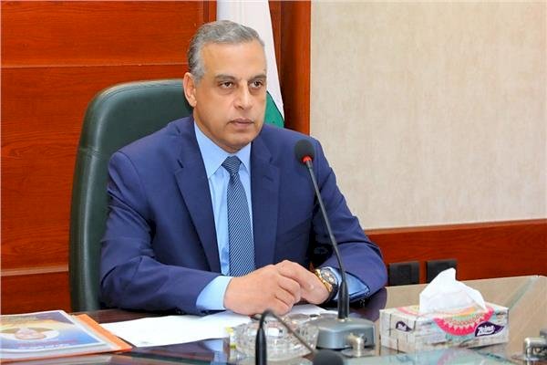 اجتماع للجنة العليا لمواقف سوهاج لمناقشة تعريفة سيارات السرفيس