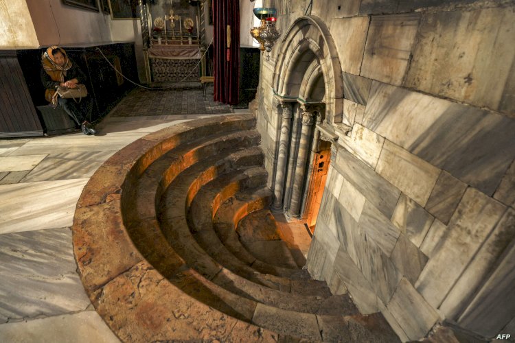 دموع المسيح تنزف في بيت لحم حزنا علي أطفال غزة