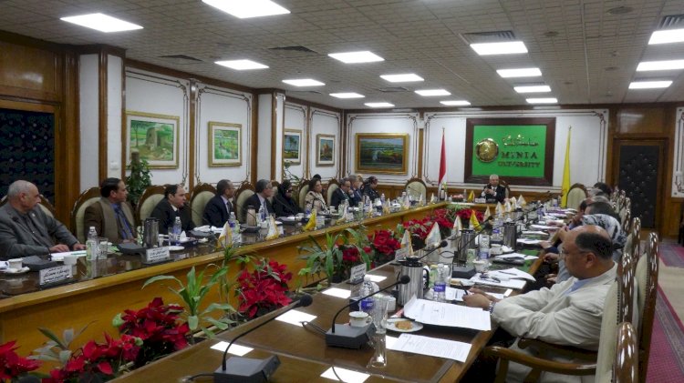 مجلس جامعة المنيا يهنئ الرئيس السيسي بفوزه بفترة رئاسية جديدة.. ويقر الخطة الشاملة