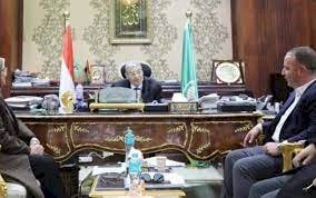 محافظ المنيا يبحث قضايا وملفات خدمية مع عدد من نواب البرلمان