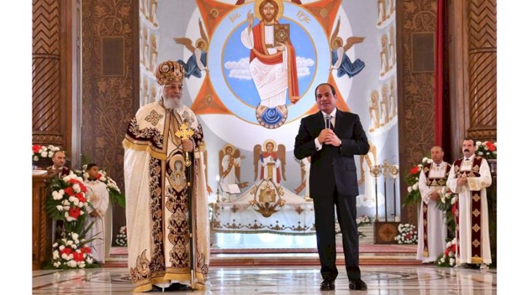 المصلين بكاتدرائية ميلاد المسيح يستقبلون الرئيس السيسي بالزغاريد