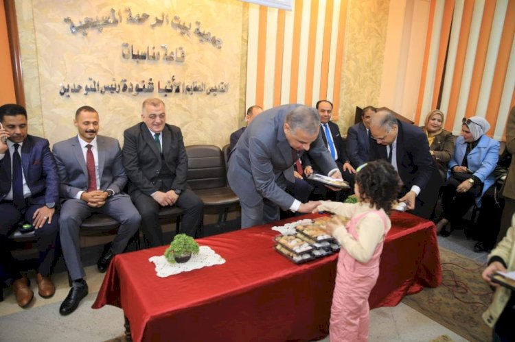 الفقي يوزع الهدايا علي أطفال"بيت الرحمة"المسيحية بسوهاج