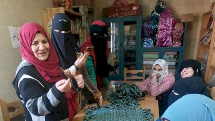 «ثقافة المنيا» تنمي مهارات أهالي دلجا في الأشغال اليدوية والمواطنة الرقمية