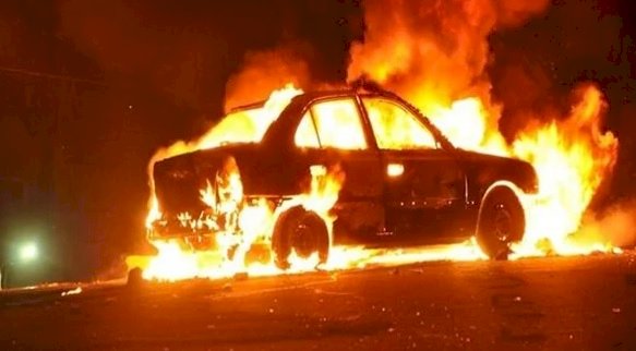 السائق اشعل النيران في سيارة زميله بسبب الخلافات