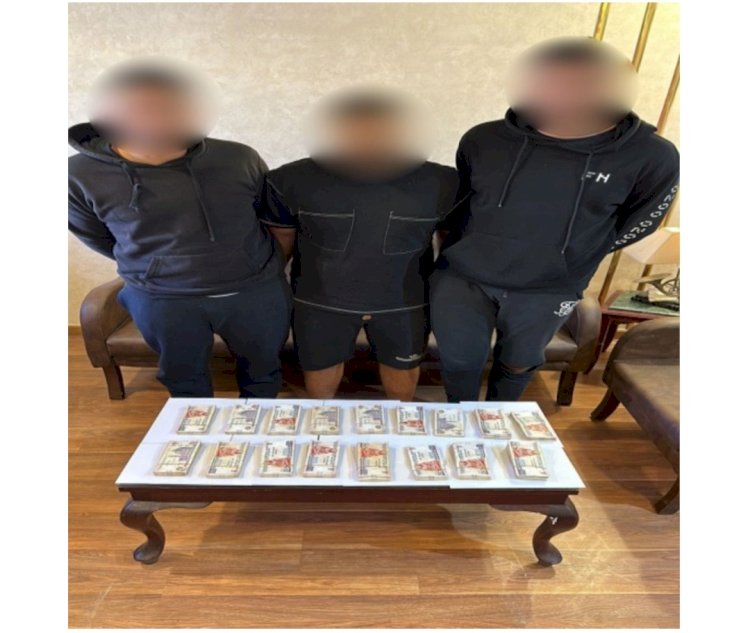 القبض علي ثلاثة متهمين استولوا علي اموال سيدة بالقاهرة