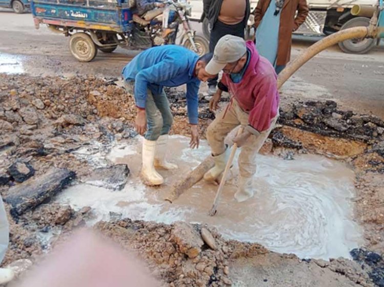 ماسورة المياه اغلقت طريق بني مزار