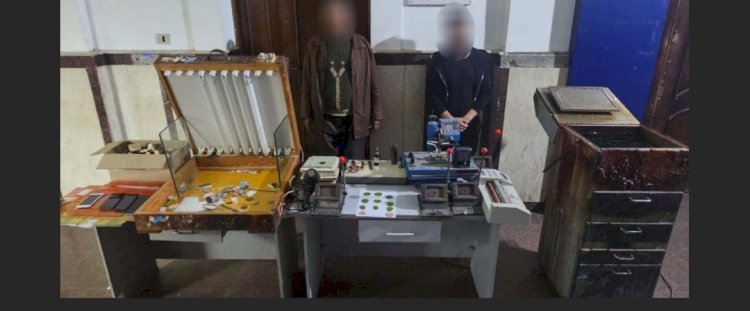 القبض علي تشكيل عصابي تخصص تزوير الاختام الحكومية