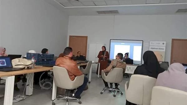 دورة التسويق الالكترونى تختتم فعالياتها لتأهيل الشباب وتنمية مهاراتهم بالمنيا