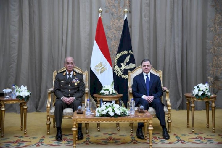 الفريق اول محمد ذكي والفريق اسامة عسكر قدما التهنئة لوزير الداخلية