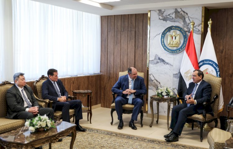 الملا وكريسمان يستعرضان برامج اباتشي لتكثيف الحفر الاستكشافي