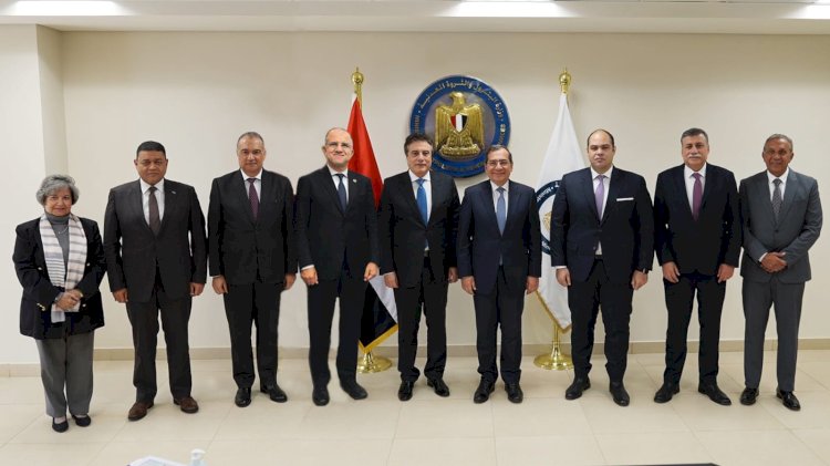 الملا يرأس اجتماع انشطة سوق الغاز في ختام الدورة الحالية