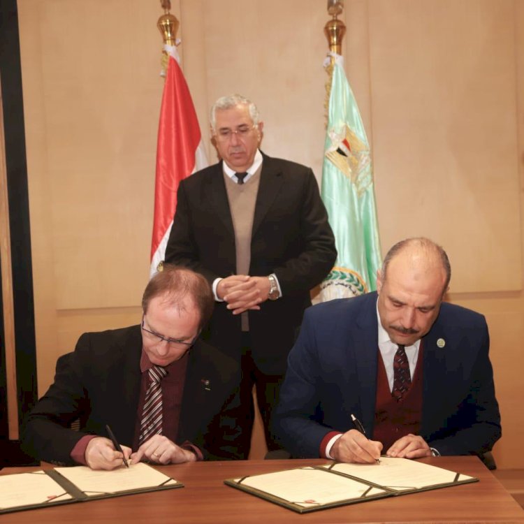 القصير يشهد توقيع مذكرة تفاهم مع الوطني الفرنسي لمنتجي تقاوي البطاطس