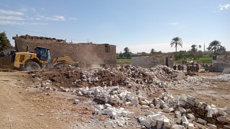 ضمن أعمال الموجة 22.. محافظ المنيا: إزالة 80 حالة تعد على الأرض الزراعية وأملاك الدولة بمراكز المحافظة