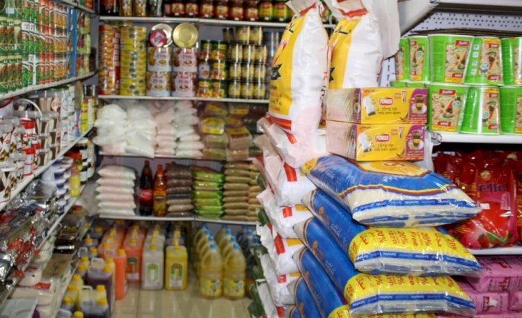 ضبط  تجار السوق السوداء ومافيا السلع الغذائية