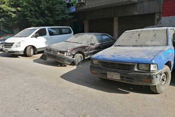 رفع سيارات متهالكة من الشوارع