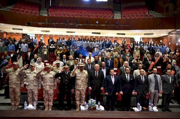 محافظ قنا ومدير جمعية المحاربين القدماء يشهدان الاحتفال بيوم الشهيد