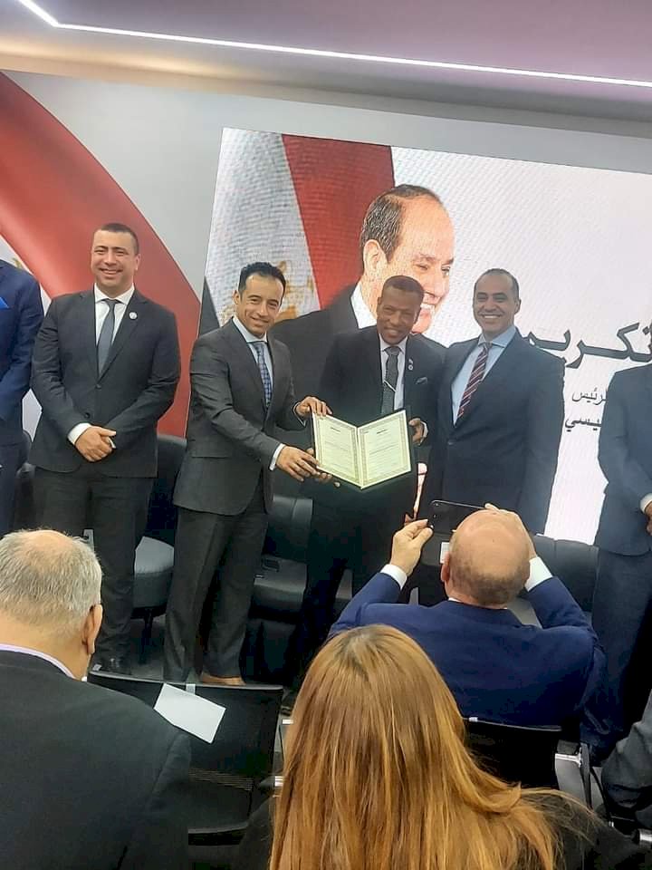 الحملة الرسمية للرئيس السيسي تكرم حزب التحرير المصري