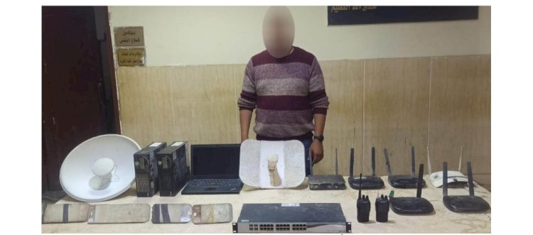 ضبط, مهندس, يدير شبكة لتوزيع الانترنت