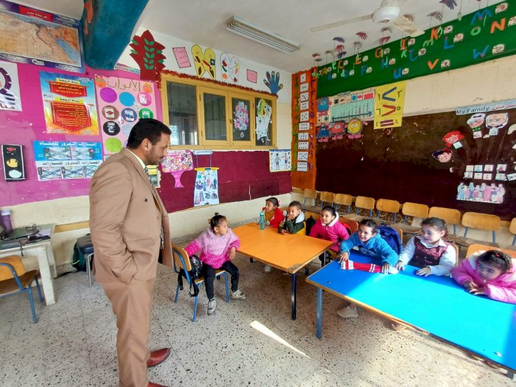 خلال جولاته الميدانية لمدارس أبوتشت قاصد يؤكد الاهتمام بأعمال الصيانة