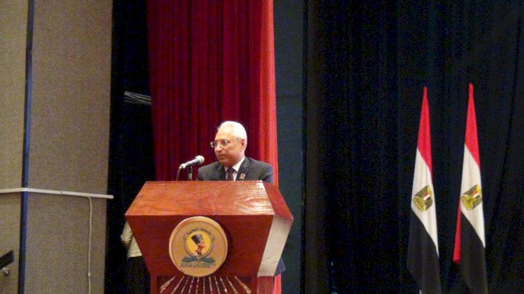 رئيس جامعة المنيا يشهد اللقاء التعريفي لأطباء الامتياز دفعتي ديسمبر بالنظام القديم والحديث 