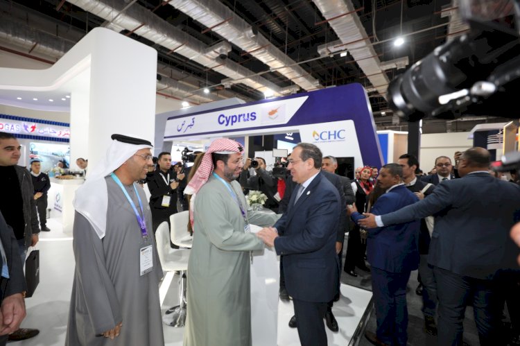 جولة لوزير البترول بمعرض ايحبس