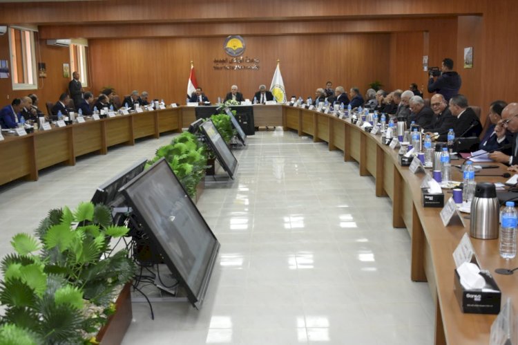 رئيس جامعة المنيا يشهد اجتماع المجلس الأعلى للجامعات بــ " الوادي الجديد"