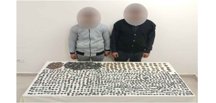 القبض علي موظف وعاطل  وبحوزتهما قطع اثرية بالجيزة