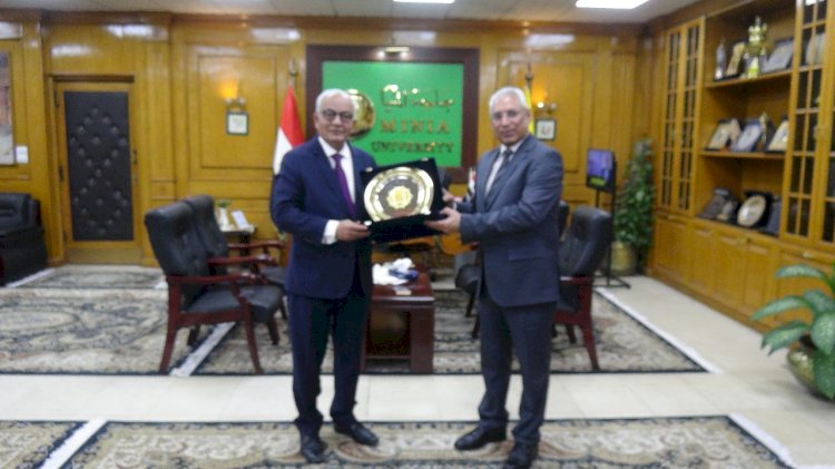 رئيس جامعة المنيا يستقبل وزير التربية والتعليم على هامش زيارته للجامعة