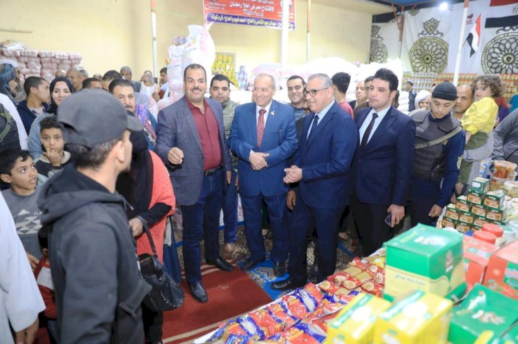 الفقي افتتح معرض اهلا رمضان باخميم