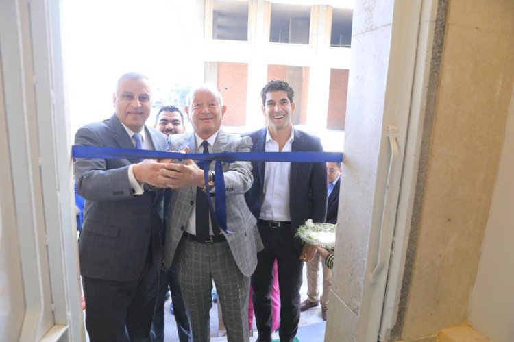 "الفقي" و "ساويرس" يفتتحان مركز توظيف "شغلني" بسوهاج
