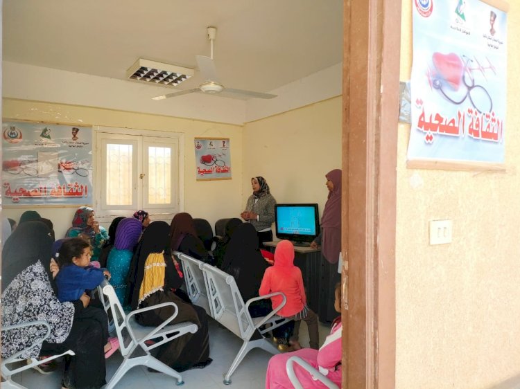 توقيع الكشف الطبي على 1301 حالة خلال قافلة طبية بقرية 8  بمركز المنيا