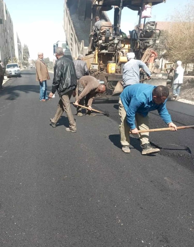استكمال أعمال الرصف بحي شرق أبوقرقاص وتطوير ميدان التنظيم والإدارة بالمنيا