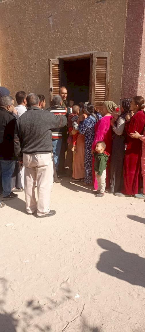 توزيع 16 ألفًا و250 شنطة مواد غذائية مدعمة ضمن مبادرة "خفض الأسعار" بالمنيا