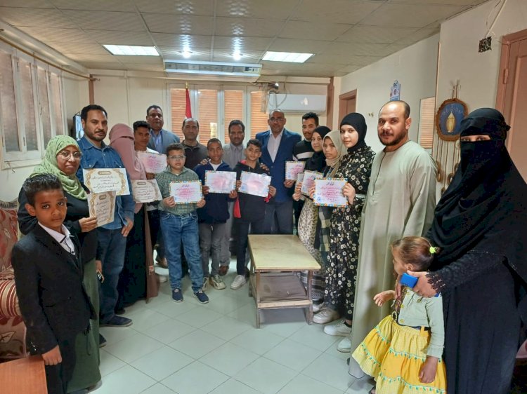 تعليم ابوتشت يكريم  المشاركين في معرض العلوم والهندسة " ايسف "