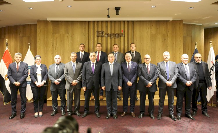 الملا:خطةالتطوير اتت ثمارها من خلال تنفيذ مشروعات متميزة في صناعة البترول