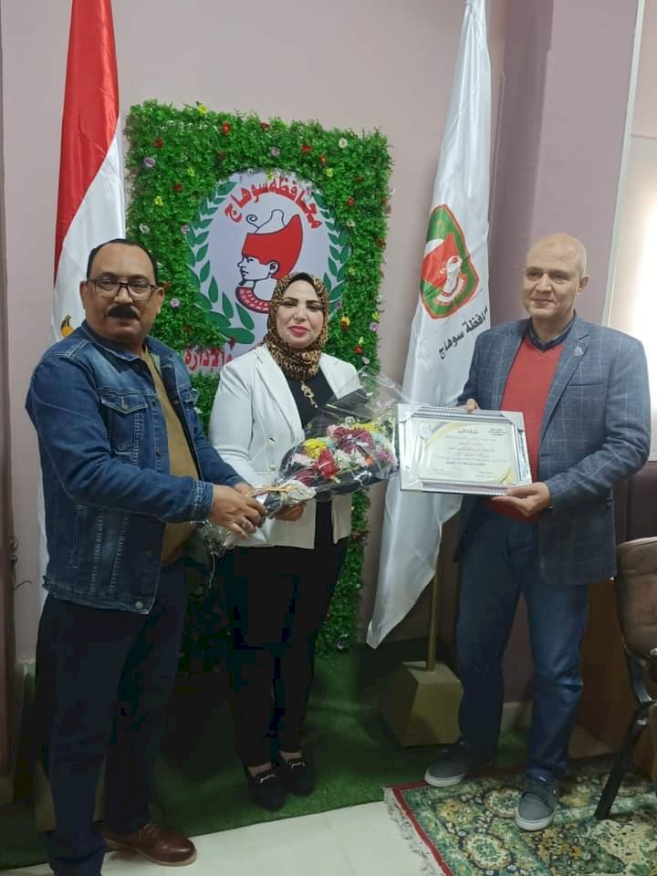 التنظيم والإدارة بسوهاج تكرم الأم المثالية لعام ٢٠٢٤