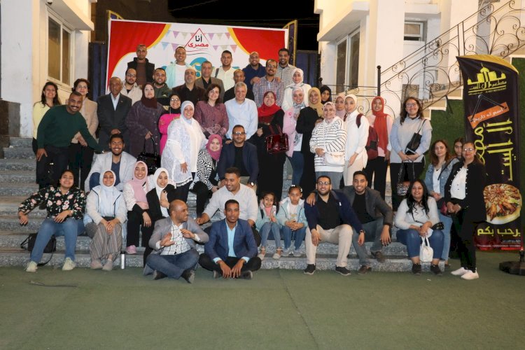 للعام الـ ١١ ..أنا مصرى تقيم أكبر مائدة افطار رمضان لكل أطياف المجتمع القنائى