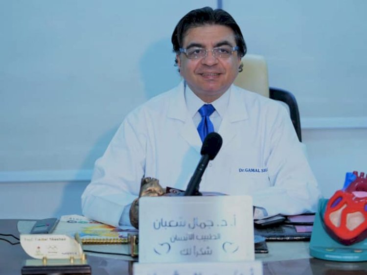 د. جمال شعبان يرد على الحديث الساخر للمطرب أحمد سعد عن أخيه عالم الكيمياء