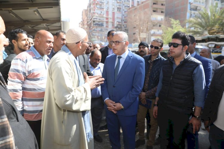 الفقي يتفقد سير العمل بمواقف سيارات الاجرة