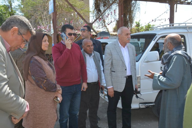 عبدالجابر يتفقد مواقف سير سيارات  الاجرة بسوهاج