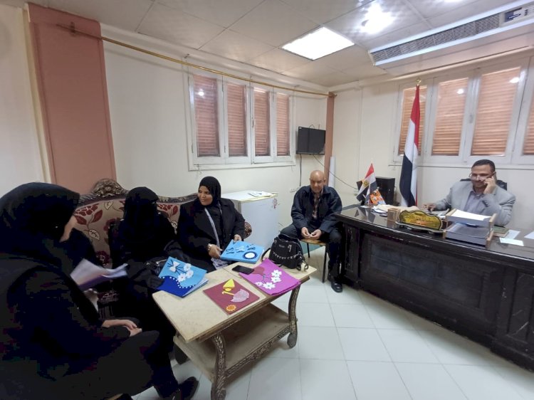 مدير عام التعليم يتراس لجنة تقيم مسابقة المعلمة الفعالة بتعليم أبوتشت