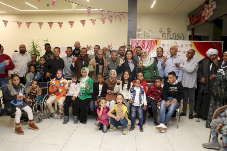 "قادرون باختلاف" .. على مائدة إفطار أنا مصري بقنا