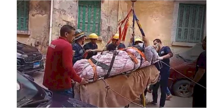 الاحوال المدنية تنقل مريض" السمنة " الي المستشفي بالاسكندرية