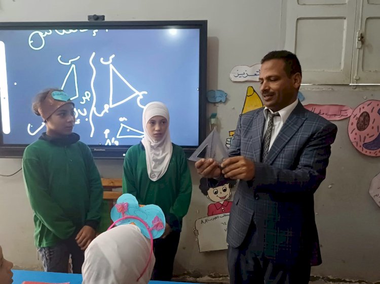 مدير عام التعليم يتابع مدارس التعليم المجتمعي ويشهد تكريم موهوب آلة الناي بأبوتشت 