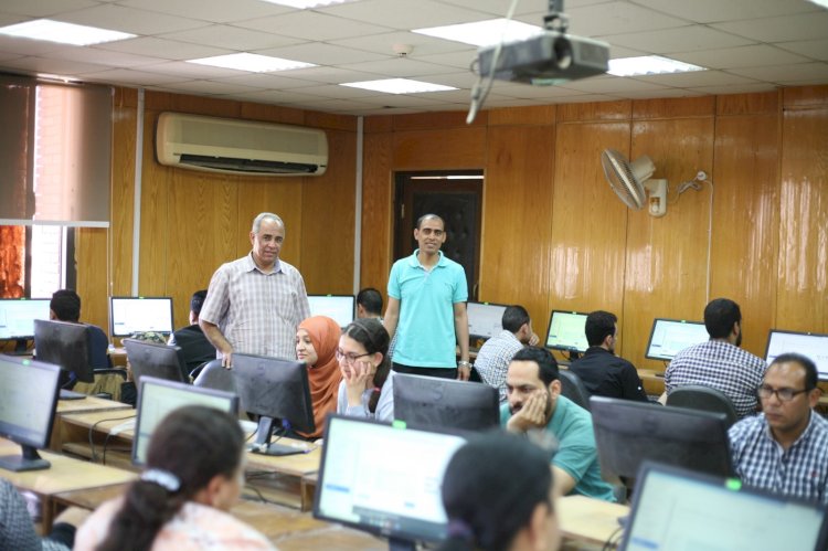 مركز التحول الرقمي بجامعة جنوب الوادي يجري اختبارات لـ 102 باحثاً