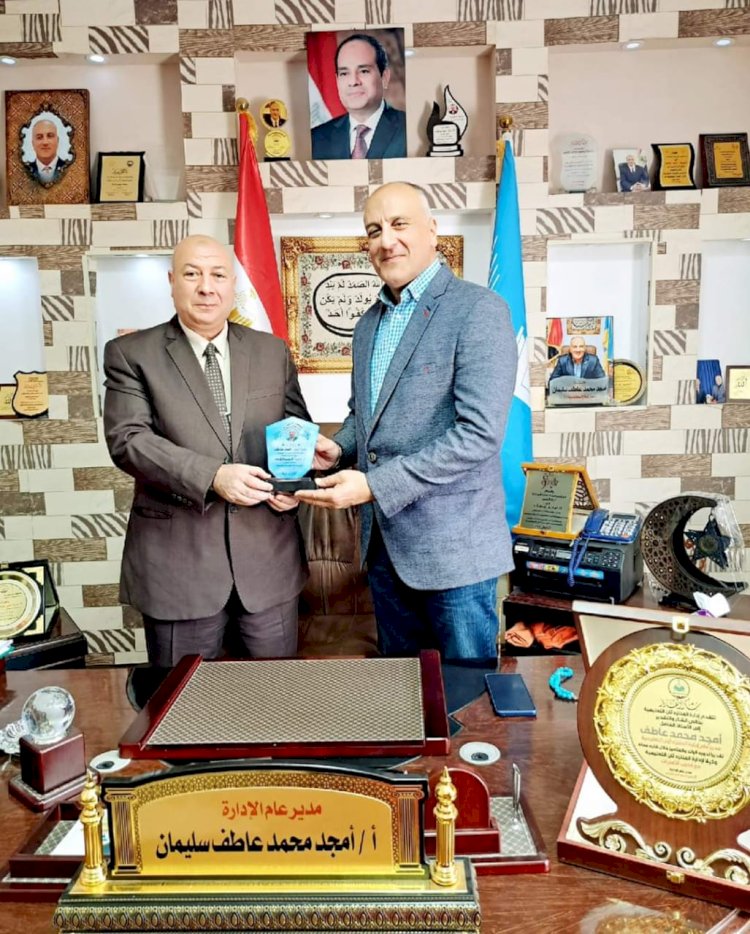 إدارة المنتزة أول التعليمية تكرم سيد الأزوك لتوليه منصب وكيل إدارة الجمرك