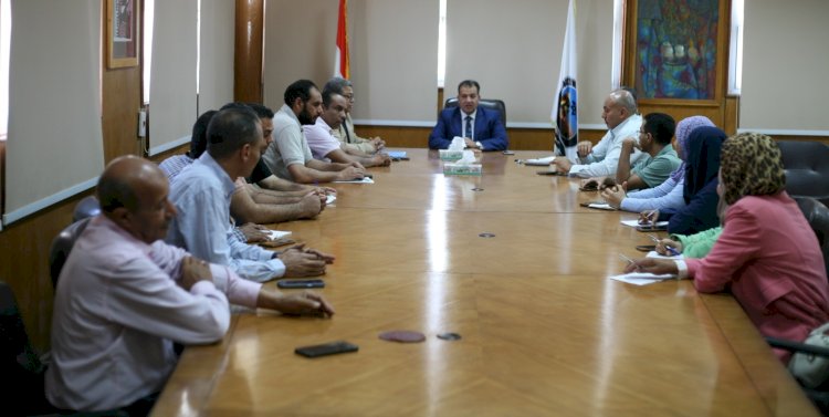 رئيس جامعة جنوب الوادي يعقد اجتماعا لمتابعة آليات تنفيذ مشروعات التحول الرقمي