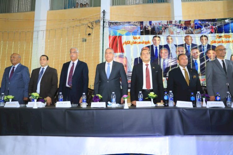 الفقي ورئيس الاتحاد المصري لكرة القدم يشهدان احتفال مركز شباب سوهاح بصعوده الي الممتاز