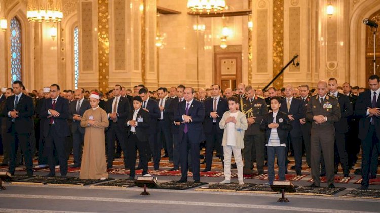 الرئيس السيسي يصل مسجد مصر بالعاصمة الادارية  لاداء صلاة عيد الفطر